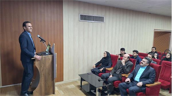 برگزاری جلسه توجیهی دانشجویان کارشناسی در دانشکده بهداشت کرمانشاه