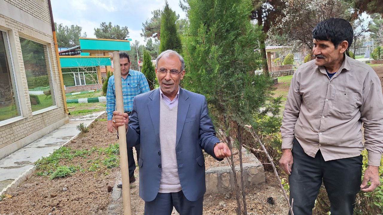 جشن پایان سال 1402 و روز درختکاری