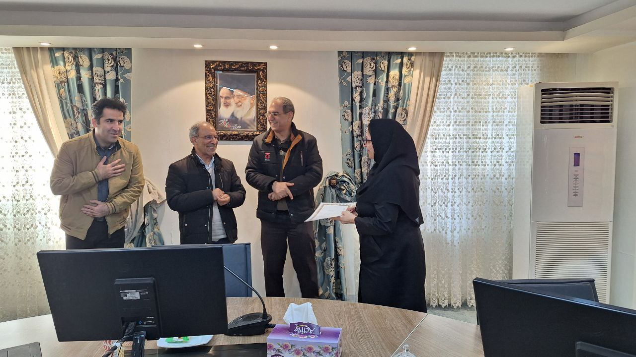 تقدیر از همکاران