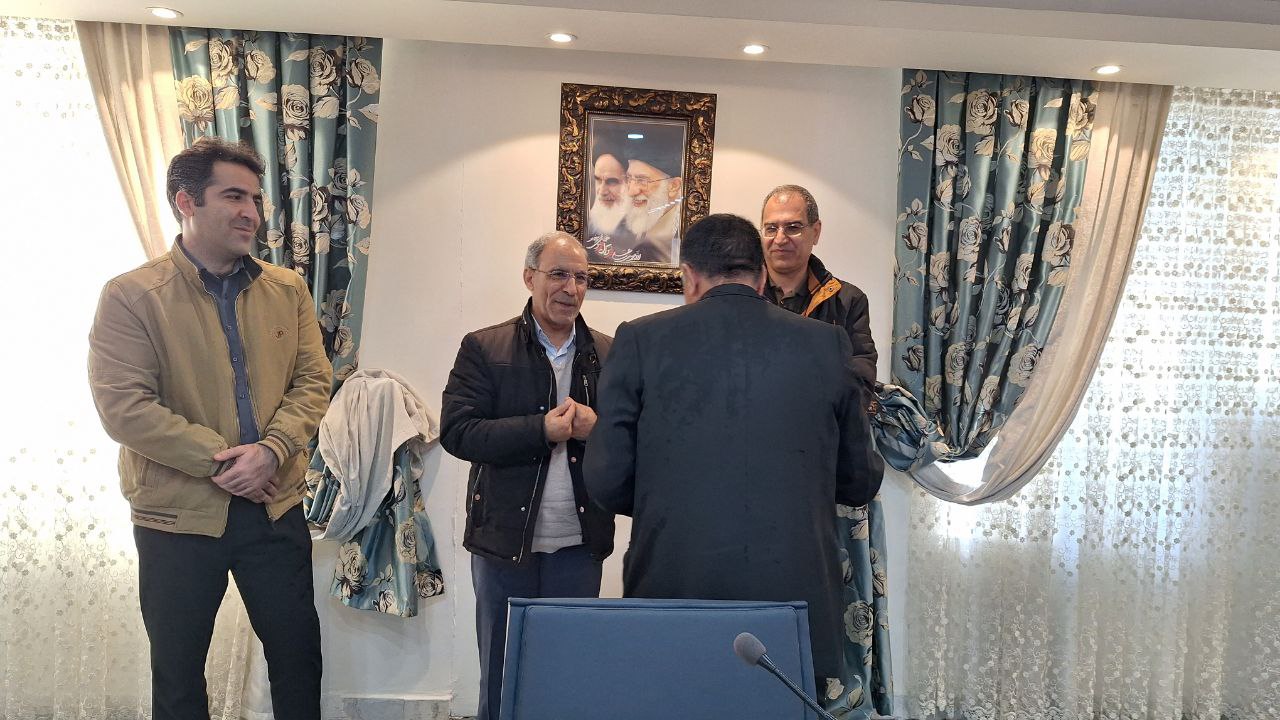 تقدیر از همکاران