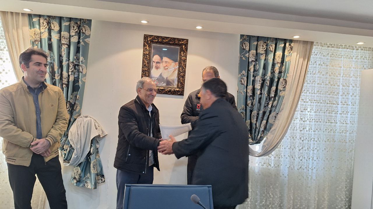 تقدیر از همکاران