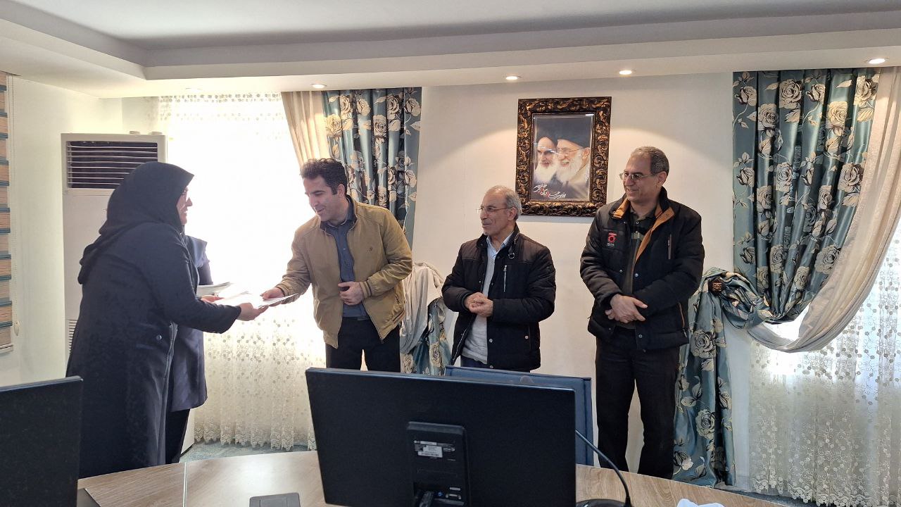 تقدیر از همکاران